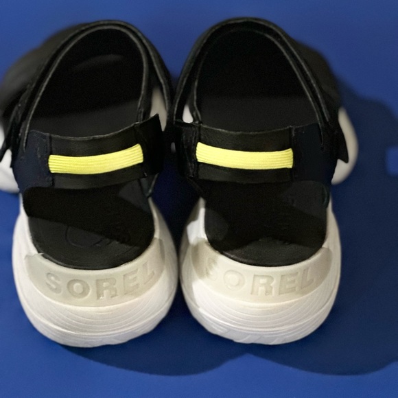 Sorel sandals like new - black - size 9 - Picture 3 of 5
